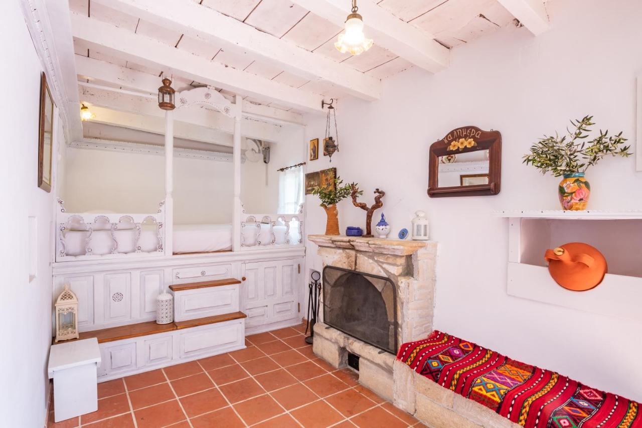 Olive Grove Cottage Menetaí エクステリア 写真